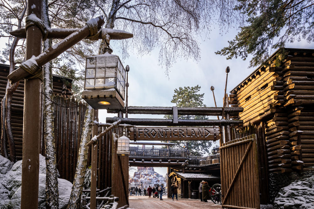 Disneyland Paris Snowing