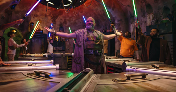 Savi's Workshop Adds White & Gold Hilts And New Effects