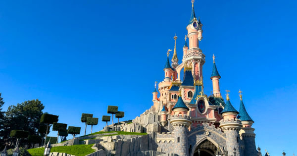 DisneyHolidays.co.uk Vs DisneylandParis.com Compared