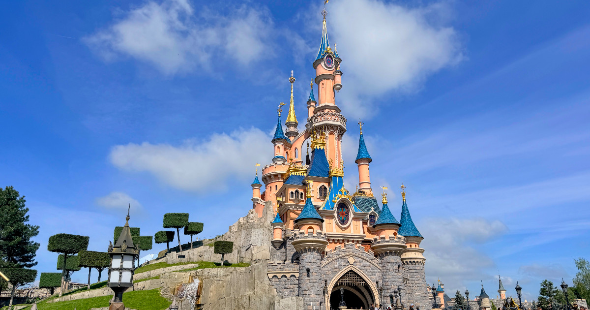 Do They Speak English at Disneyland Paris? What UK Visitors Need to Know