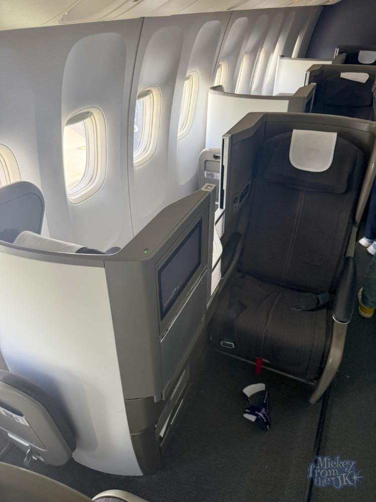 British Airways Club World business class cabin seat on the 777-200