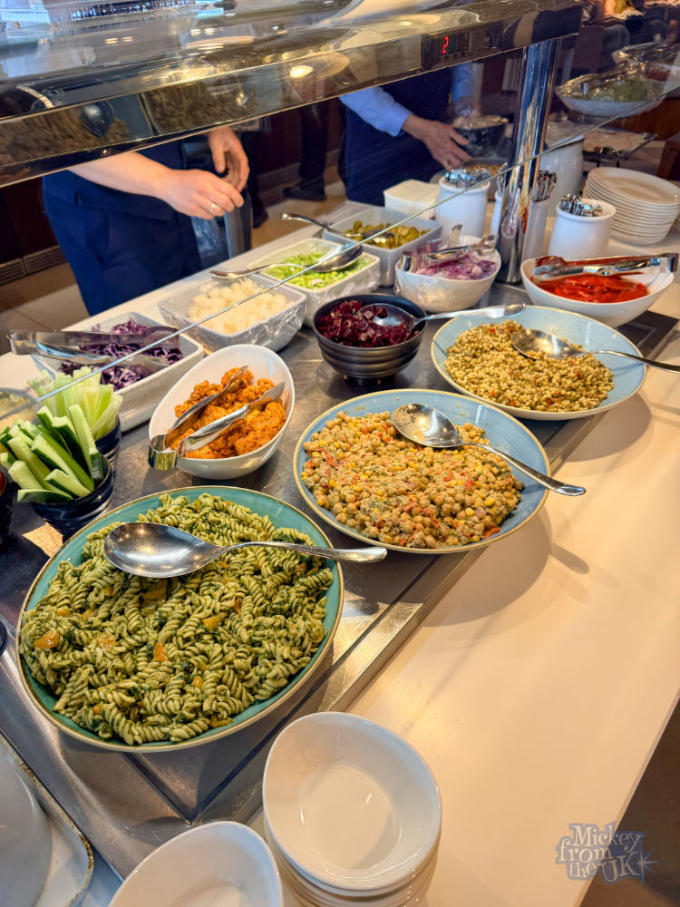 British Airways London Gatwick Club World business lounge lunch pasta