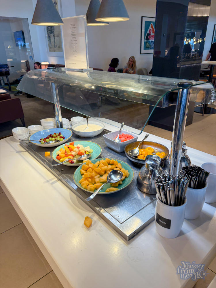 British Airways London Gatwick Club World business lounge healthy food options