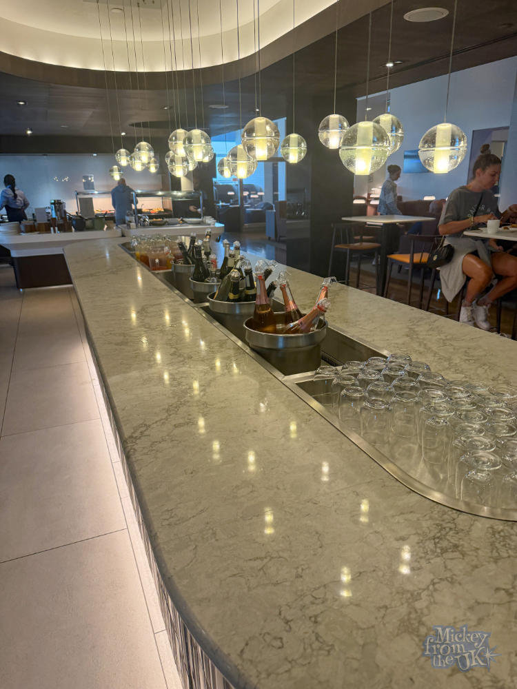 British Airways London Gatwick Club World business lounge wine bar