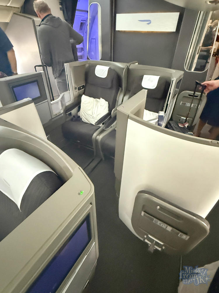 British Airways Club World business cabin middle seats 777-200
