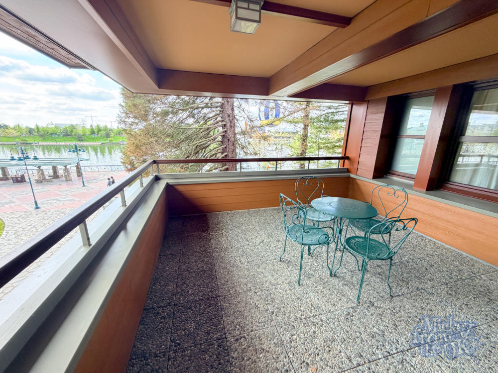 Disney Sequoia Lodge king room balcony