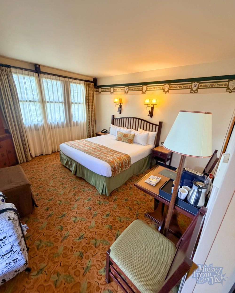 Disney Sequoia Lodge king room layout