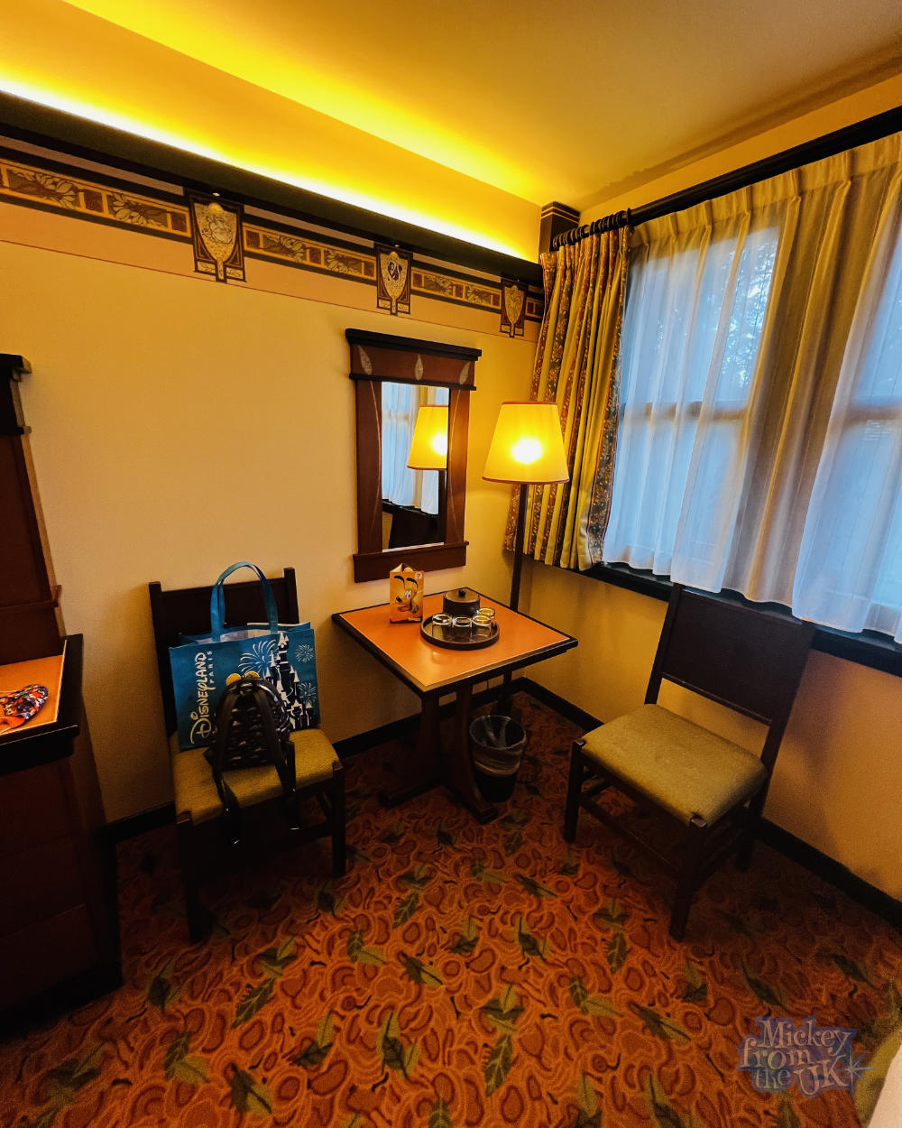 Disney Sequoia Lodge Table & Chair Corner