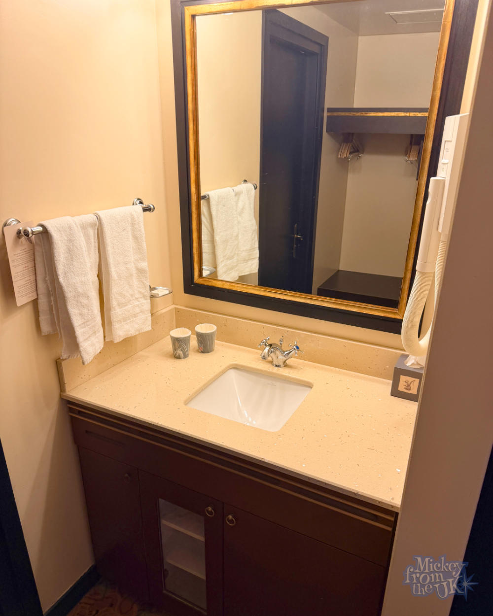 Disney Sequoia Lodge king room vanity area