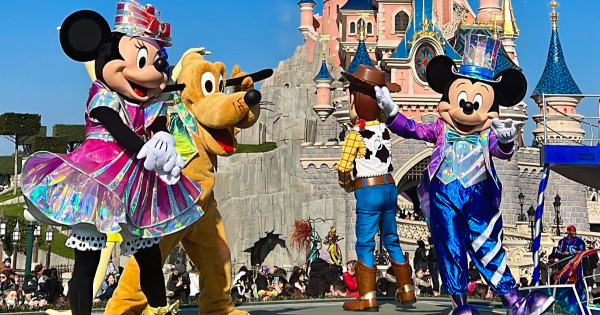 Dream & Shine Brighter Review: A 5-Star Disney Show